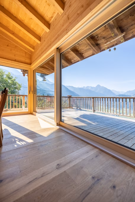 Fensterfront mit Ausblick