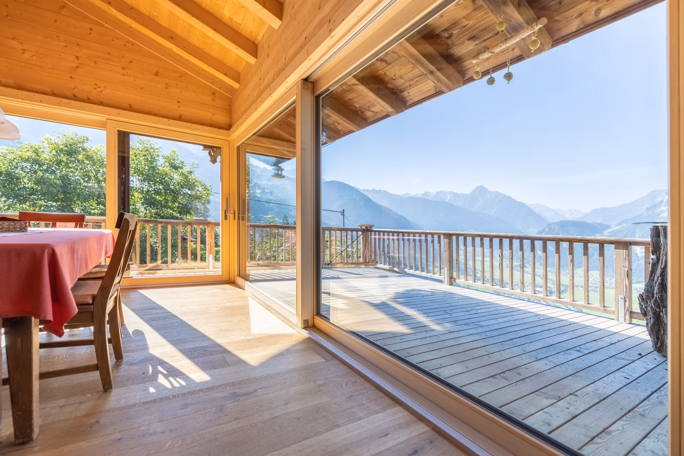 Glasfront mit Ausblick