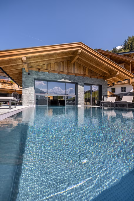 Betonierarbeiten Außenpool und Schwimmbadbereich